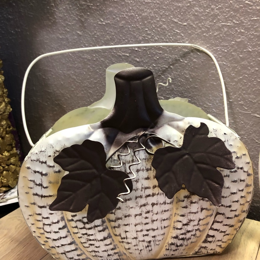 Thanksgiving/Fall Decor - Picture 2 of 7